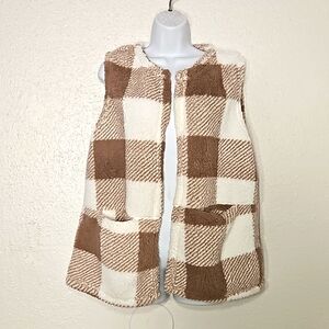 Shein cozy tan & white buffalo plaid fleece teddy sleeveless vest L